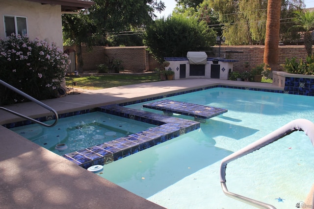1936 W 15th Pl, Yuma, AZ 85364 - view of pool with an in-ground hot tub and a patio