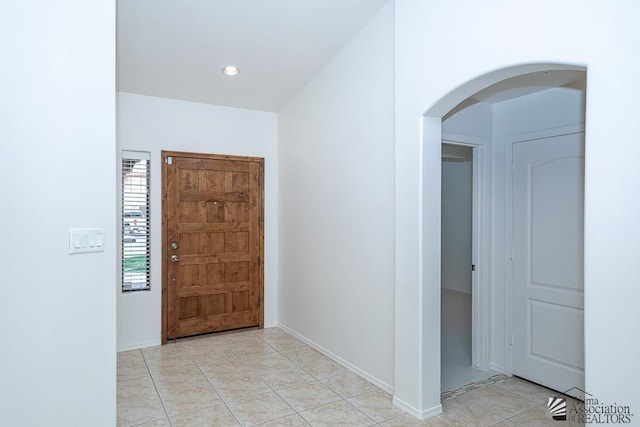 2967 S 47th Ave, Yuma, AZ 85364 - entryway featuring arched walkways, light tile patterned floors, and recessed lighting