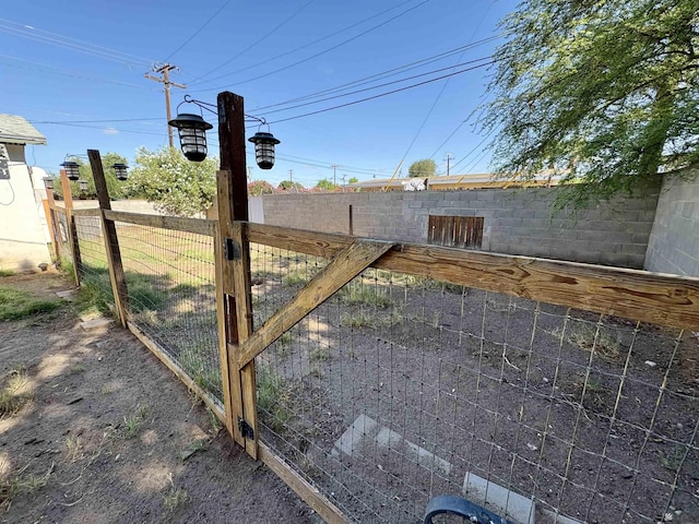 1805 S Dora Ave, Yuma, AZ 85364 - view of gate