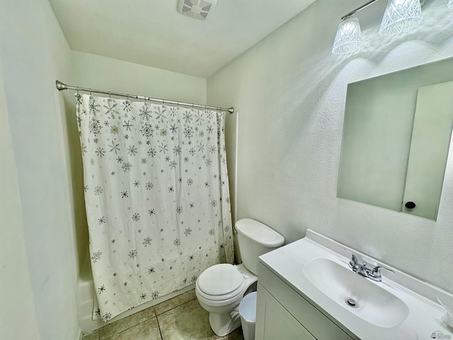 1805 S Dora Ave, Yuma, AZ 85364 - full bath featuring vanity, tile patterned flooring, and shower / bath combo with shower curtain