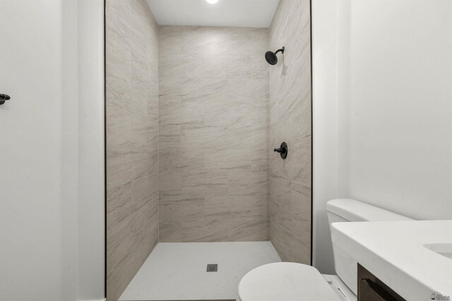 10778 E 45th Ln, Yuma, AZ 85367 - bathroom featuring toilet, tiled shower, and vanity
