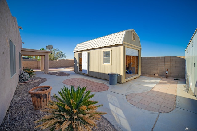 exterior space featuring an outbuilding