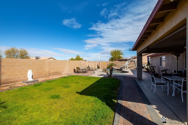 10120 S Galaxy Ave, Yuma, AZ 85367 - view of yard featuring a fenced backyard and a patio area
