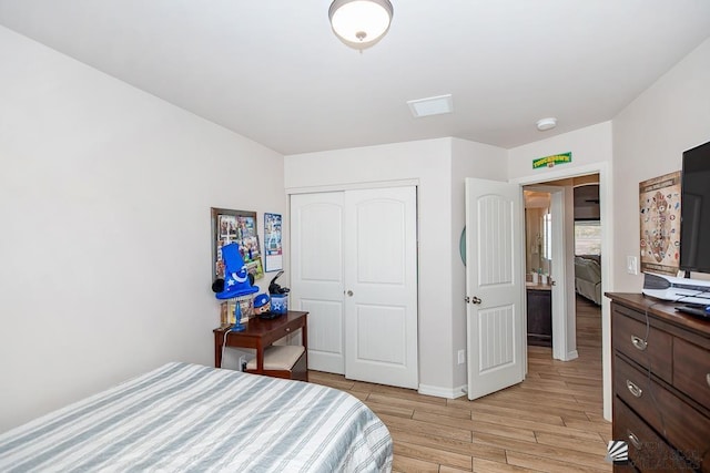 10120 S Galaxy Ave, Yuma, AZ 85367 - bedroom featuring a closet, baseboards, visible vents, and light wood-style floors