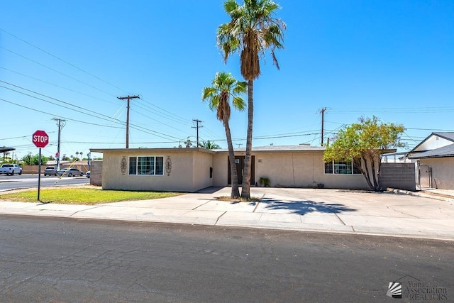 285 E 26th St, Yuma, AZ 85364 - single story home featuring stucco siding