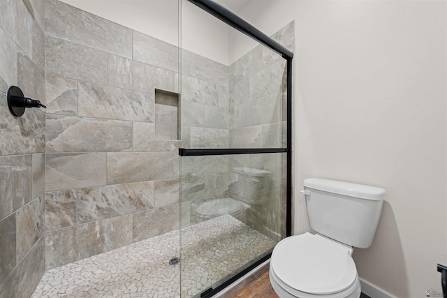4236 W 31st Pl Lot 47-1572B, Yuma, AZ 85364 - bathroom with toilet, a stall shower, baseboards, and wood finished floors