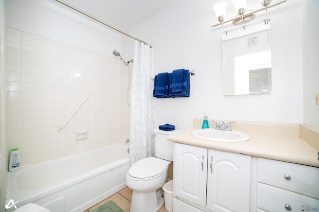 2231 S Elks Ln # 67, Yuma, AZ 85364 - bathroom featuring toilet, vanity, and shower / bathtub combination with curtain