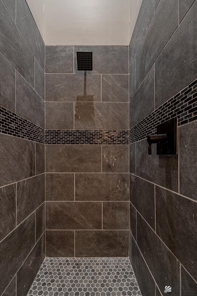 7972 E 34th Ln, Yuma, AZ 85365 - full bath featuring a tile shower