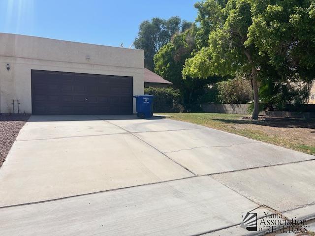 1432 S Sunset Dr, Yuma, AZ 85364 - garage featuring driveway