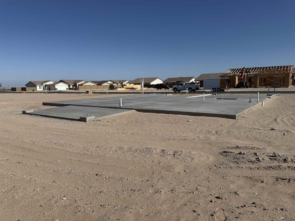 12565 E 51st Pl, Yuma, AZ 85367 - view of yard featuring a residential view