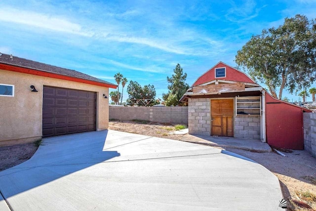 13459 E 43rd Ln, Yuma, AZ 85367 - garage featuring fence and driveway