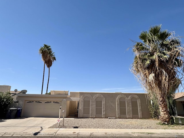 4447 W 14th Pl, Yuma, AZ 85364 - southwest-style home featuring stucco siding, a garage, and concrete driveway