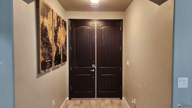 11569 Sonora St, Wellton, AZ 85356 - entryway featuring light wood-style floors and baseboards