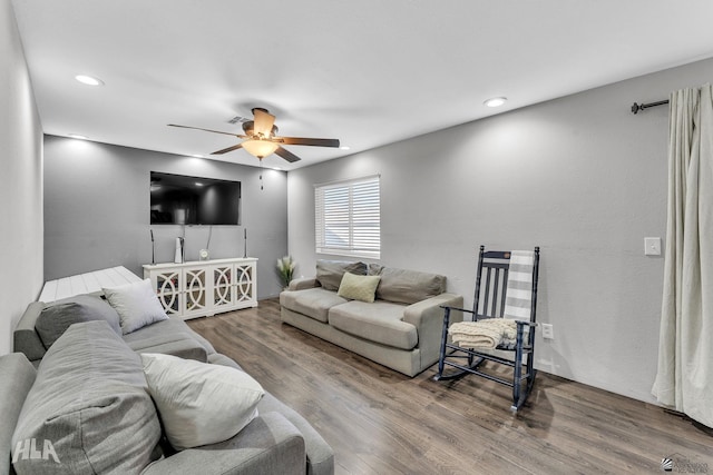 1428 W 15th St, Yuma, AZ 85364 - living area featuring ceiling fan, wood finished floors, and recessed lighting