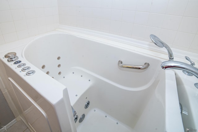 10388 S Fairway Loop, Yuma, AZ 85367 - bathroom view of a jetted tub
