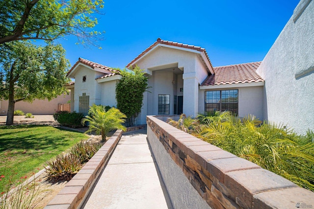 10388 S Fairway Loop, Yuma, AZ 85367 - view of front of home featuring stucco siding, a tile roof, and a front lawn