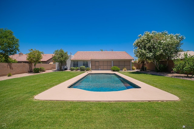 10388 S Fairway Loop, Yuma, AZ 85367 - view of swimming pool featuring a patio and a fenced backyard