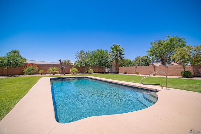 10388 S Fairway Loop, Yuma, AZ 85367 - view of pool featuring a fenced backyard and a patio