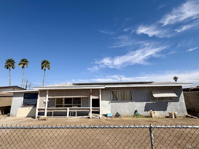1310 E 24th Pl, Yuma, AZ 85365 - mid-century home featuring solar panels, stucco siding, and fence