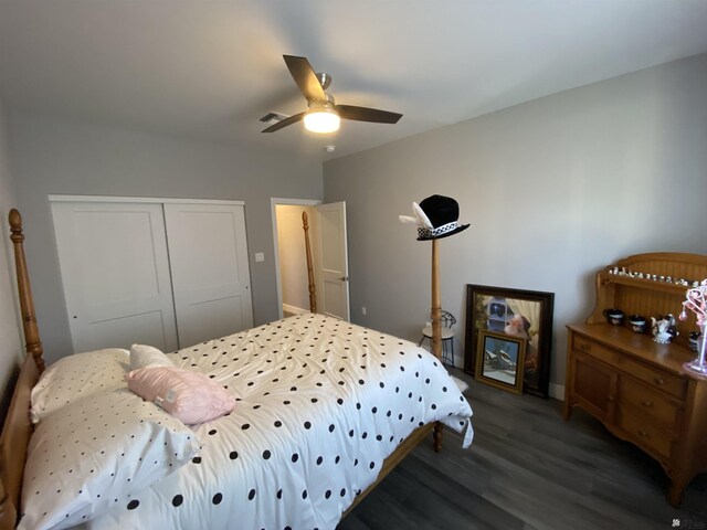 14673 E 52nd St, Yuma, AZ 85367 - bedroom with ceiling fan, baseboards, wood finished floors, visible vents, and a closet