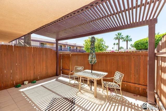 2901 S Palo Verde Ln # 38, Yuma, AZ 85364 - view of patio featuring a pergola, fence, and outdoor dining space
