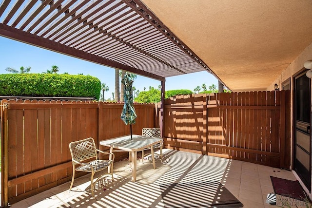 2901 S Palo Verde Ln # 38, Yuma, AZ 85364 - view of patio / terrace featuring a pergola, fence, and outdoor dining area