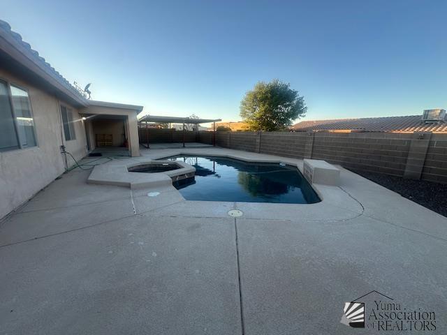 11144 E 26th Pl, Yuma, AZ 85367 - view of pool featuring a fenced backyard, a patio, and a pool with connected hot tub