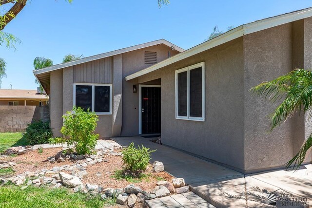 2928 W 27th Pl, Yuma, AZ 85364 - view of front of house featuring stucco siding and a patio