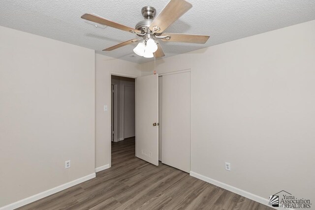 2928 W 27th Pl, Yuma, AZ 85364 - empty room with wood finished floors, a ceiling fan, and a textured ceiling