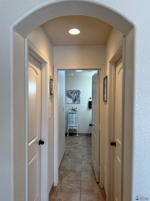 14551 E 49th St, Yuma, AZ 85367 - hall with arched walkways and recessed lighting