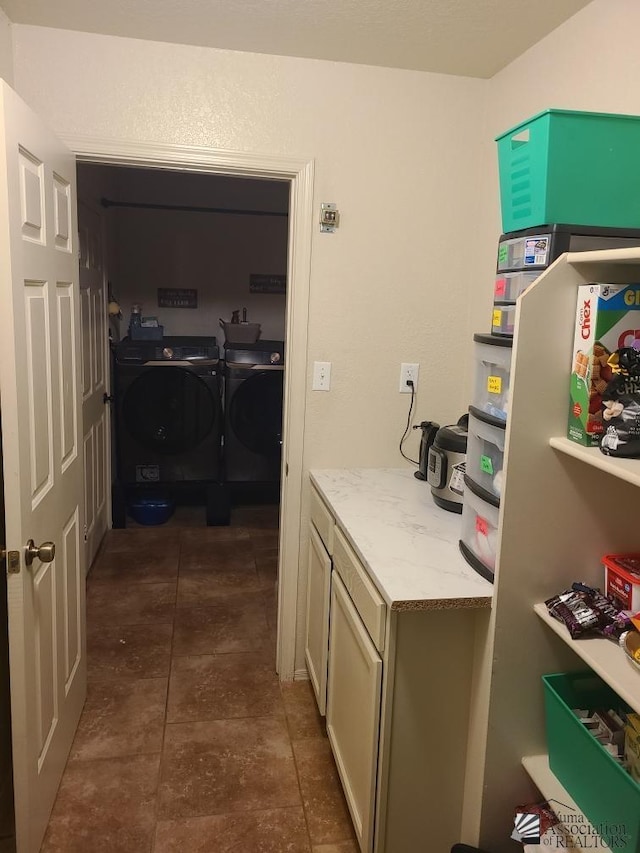 6311 E 42nd St, Yuma, AZ 85365 - hall featuring washer and clothes dryer