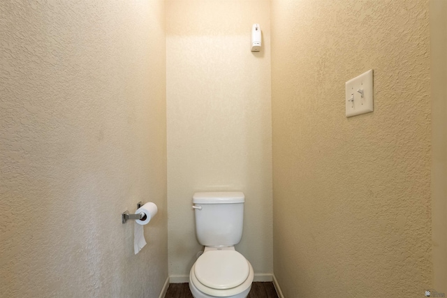 7959 E 43rd Pl, Yuma, AZ 85365 - bathroom featuring baseboards, toilet, and wood finished floors