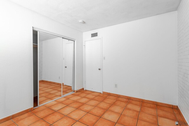 541 E Hacienda Dr, Yuma, AZ 85365 - unfurnished bedroom featuring a closet