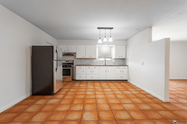 541 E Hacienda Dr, Yuma, AZ 85365 - kitchen with stainless steel appliances, backsplash, white cabinets, decorative light fixtures, and under cabinet range hood
