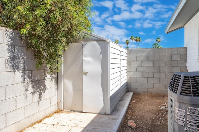 541 E Hacienda Dr, Yuma, AZ 85365 - view of outbuilding featuring cooling unit