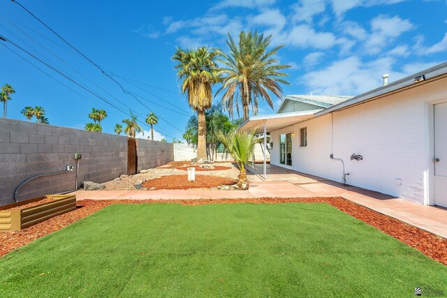 541 E Hacienda Dr, Yuma, AZ 85365 - view of yard featuring a patio area