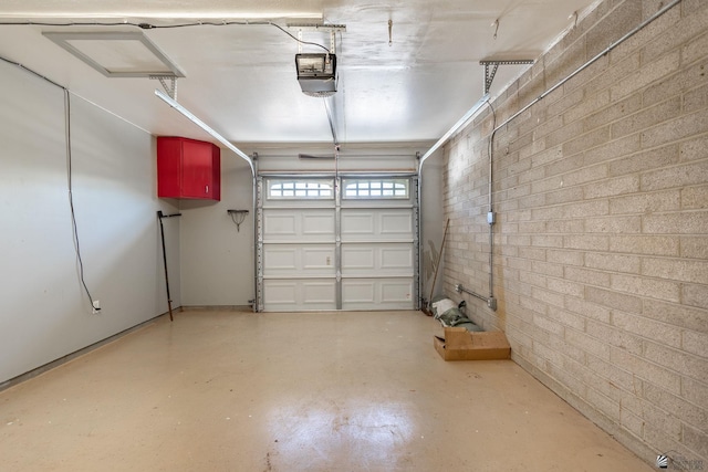 541 E Hacienda Dr, Yuma, AZ 85365 - garage with a garage door opener