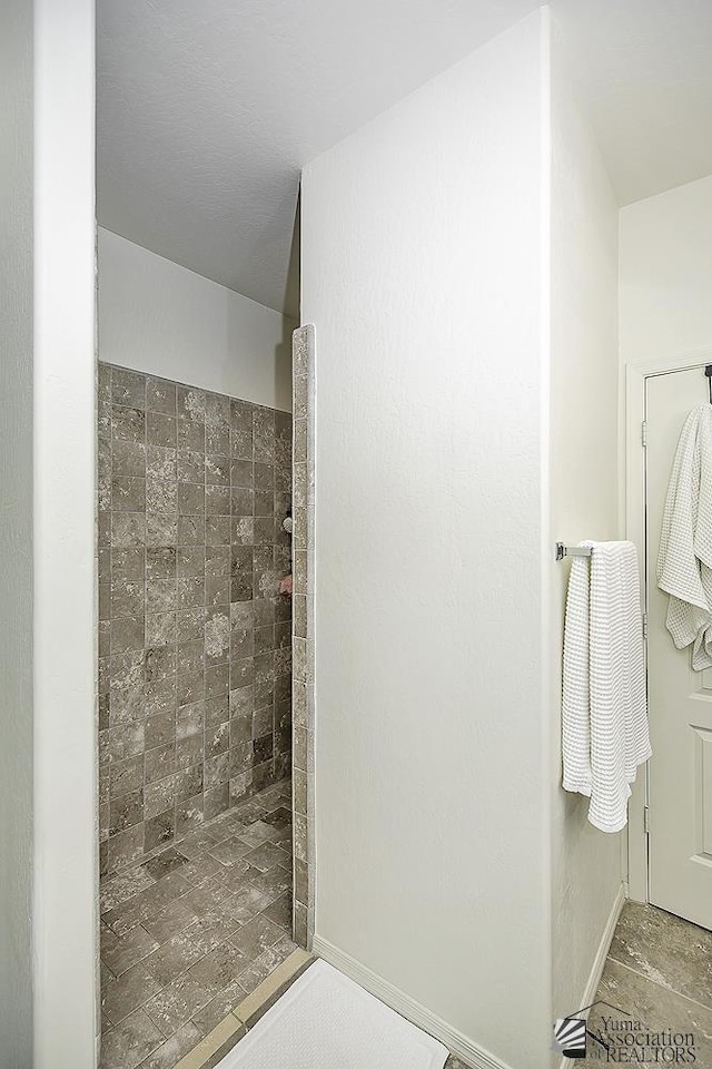 4272 W 27th Pl, Yuma, AZ 85364 - full bathroom featuring a tile shower