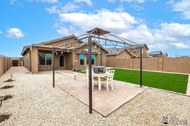 4272 W 27th Pl, Yuma, AZ 85364 - view of patio / terrace with a fenced backyard