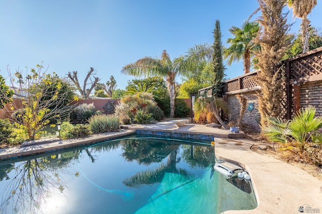 view of swimming pool