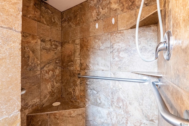 187 S San Clemente Dr, Yuma, AZ 85364 - full bath featuring a tile shower