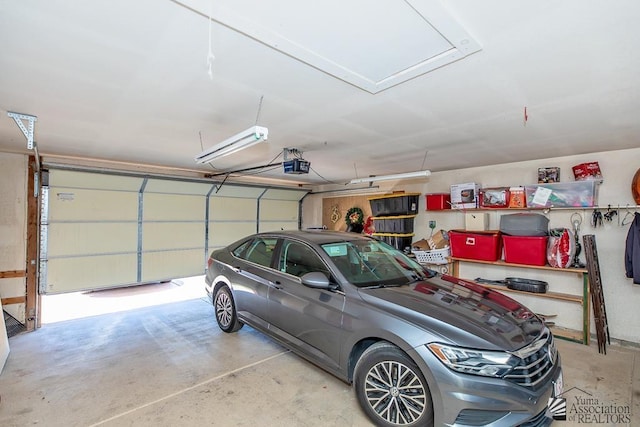 7442 E 24th Ln, Yuma, AZ 85365 - garage featuring a garage door opener
