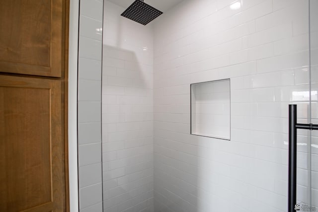 full bath featuring tiled shower