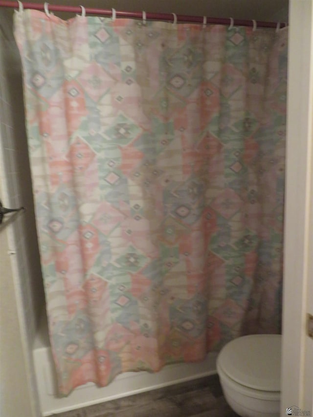 10642 E Camino Del Sol # 2, Yuma, AZ 85367 - full bathroom with a shower with curtain and toilet