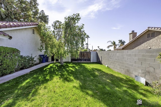 11546 E Via Montana, Yuma, AZ 85367 - view of yard with fence