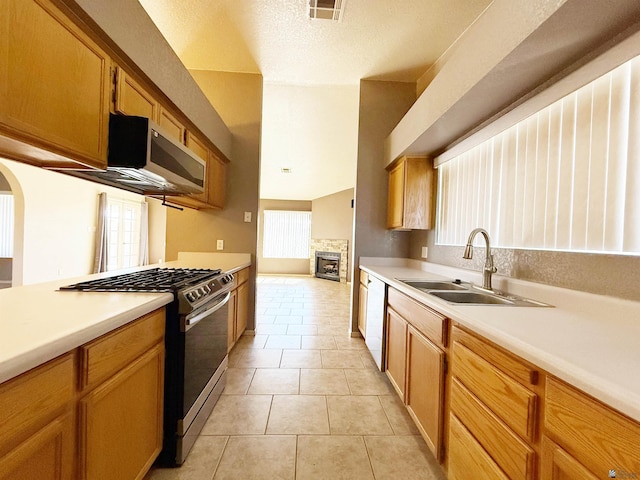 11451 E 27th Pl, Yuma, AZ 85367 - kitchen with a sink, dishwasher, stainless steel microwave, visible vents, and range with gas cooktop