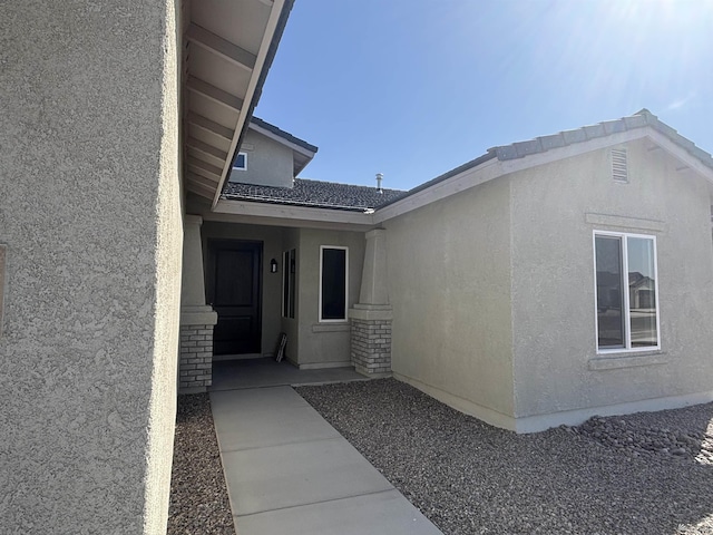 property entrance featuring stucco siding
