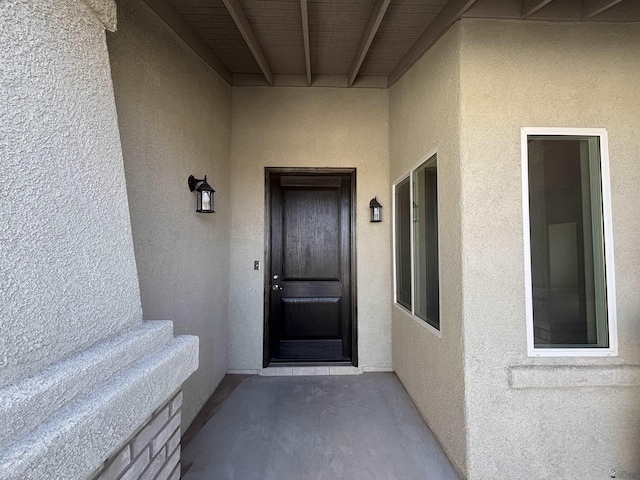 entrance to property with stucco siding