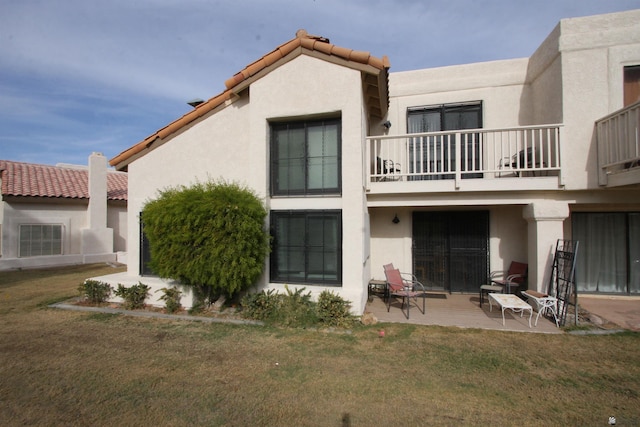 12459 E Del Rey Dr, Yuma, AZ 85367 - back of property with a lawn, stucco siding, and a balcony