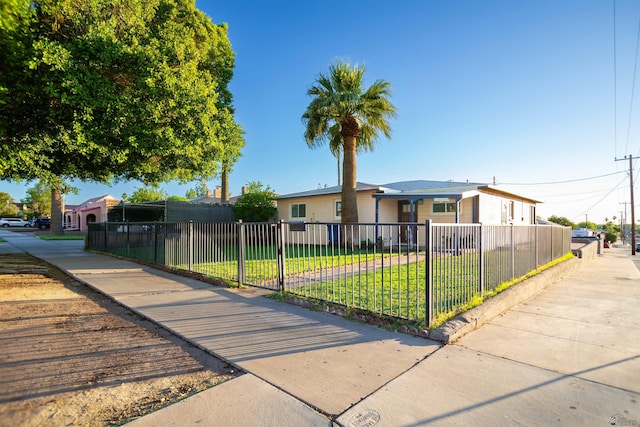 500 S 7th Ave, Yuma, AZ 85364 - view of front of house with a fenced front yard